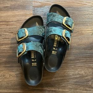 Birkenstock Big Buckle Velvet in Emerald
